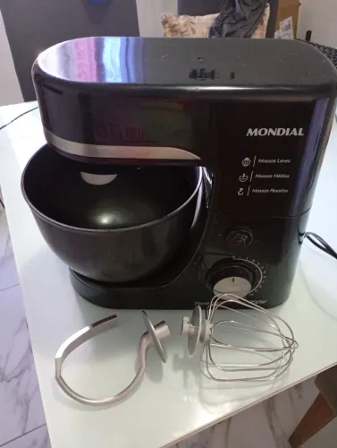 Batedeira da Mandial com 3 utensílios