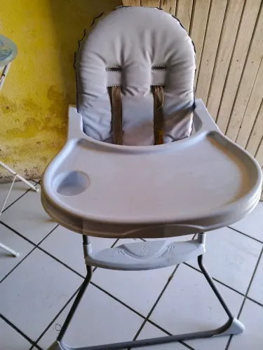 Cadeira de alimentação infantil