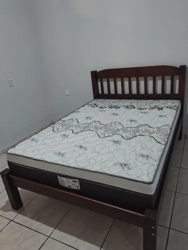 Cama completa com colchão q suporta até 200kg por pessoa 