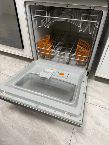 vendo maq de lavar louça. Brastemp cinza. Nunca foi consertada e funcionando normalmente.