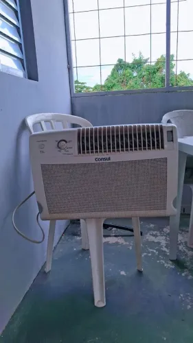 Vende se ar condicionado 220 volts ótimo estado valor 500,00 whats * guaratuba 