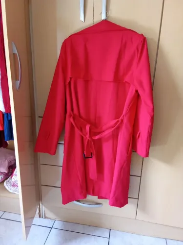 Vendo um lindo sobretudo vermelho