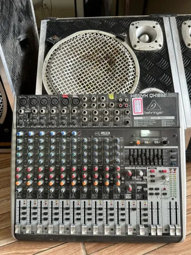 Mesa de som behringer