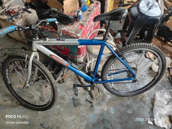 Bicicleta aro 26 de alumínio pneus novos