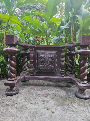 base de mesa antiga em madeira maciça eatilo manuelino - não faco entrega
