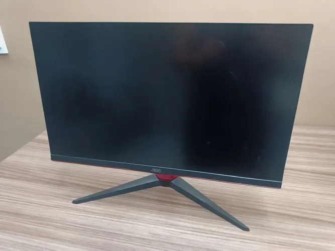 Monitor AOC 144hz. Com defeito no display.