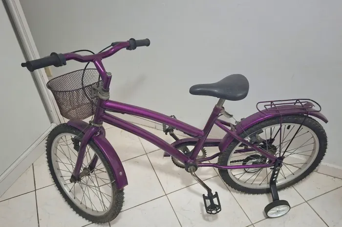 Bicicleta aro 20 seminova + brinde