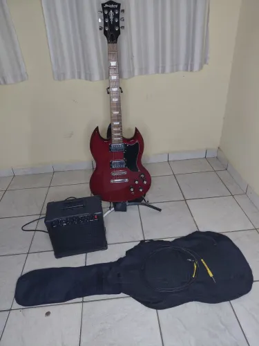 Guitarra sg + Amplificador Sheldon e assessórios