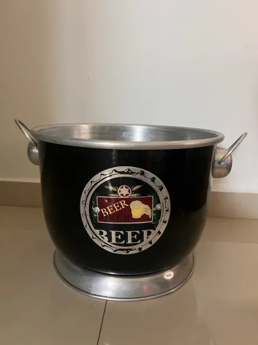 Balde de Gelo para Cerveja Grande em Alumínio Preto - Impecável
