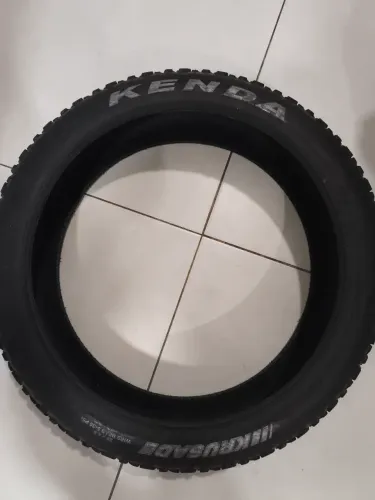 Par de Pneus Kenda Krusade 20x4.0 para Bicicleta Elétrica/Fat Bike - Excelente Estado