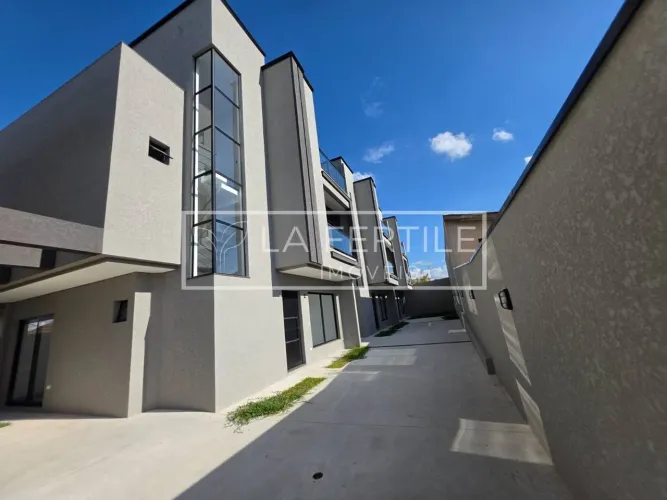 Sobrado de Condomínio com 3 Quartos, 3 Suítes, 128M², à Venda por R$ 948.000,00 - Capão Ra