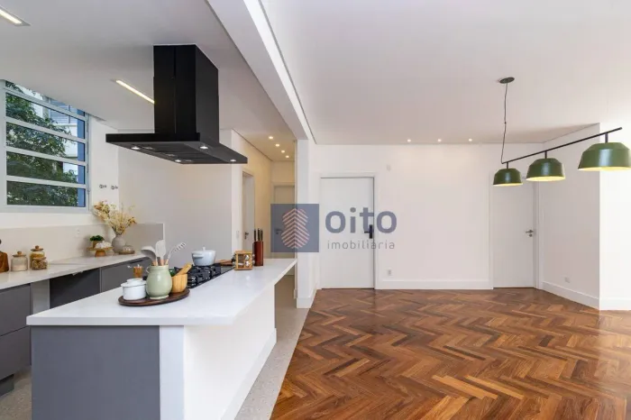 Arquitetura icônica em Higienópolis, com reforma pronta para morar.