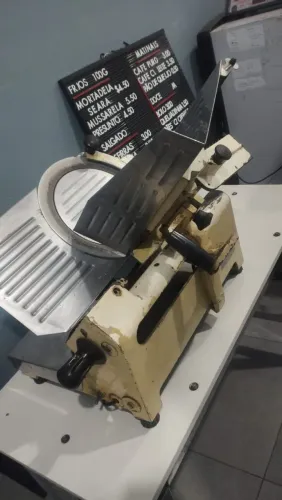 Máquina de corta frios
