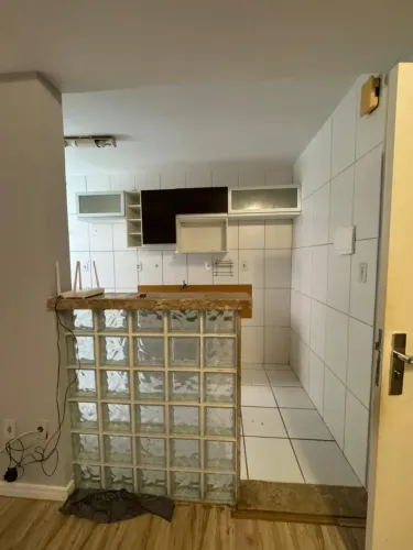 A venda apartamento 2/4, no Condomínio em Lauro de Freitas