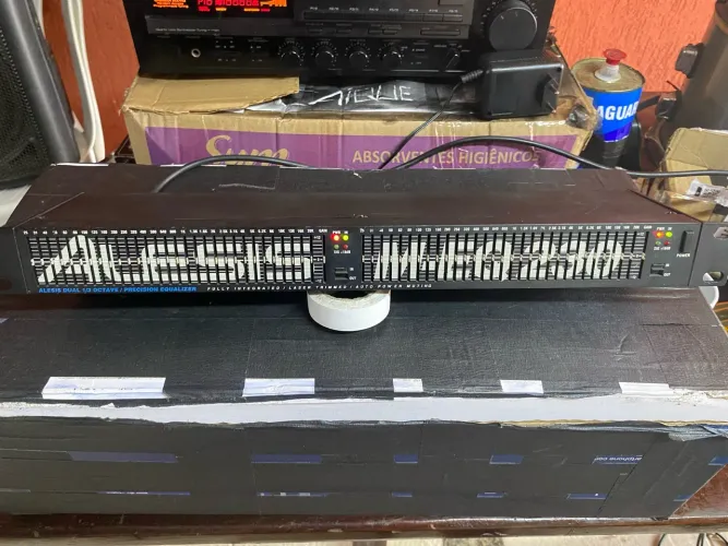 Equalizador Alesis MEQ 230 - ZERADO COM FONTE INTERNA