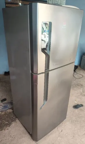Geladeira Electrolux Frost Free INOX com painel digital