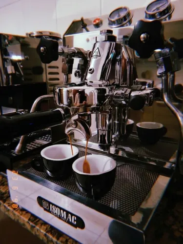 Máquina de café espresso italiana E-61 Isomac modelo Tea Due 220v