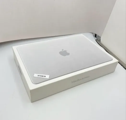 MacBook Neo LACRADO Silver
