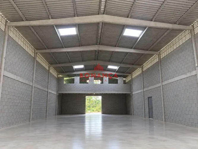 ALUGUEL - Galpão com 420m² + mezanino de 60m², terreno de 1600m² - Olho D' Agua, São Luís/