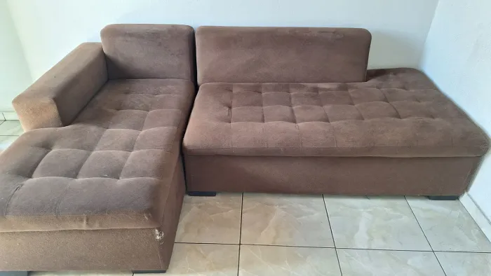 Vende-se esse sofá de duas partes 