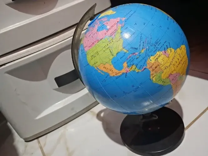 Globo Terrestre Infantil Usado