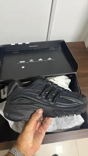 Tênis Pharrell Williams x adidas Adistar Jellyfish Triple Black