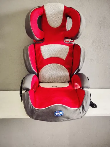 Cadeirinha para carro Chicco de 15 até 36kg Reclinável Higienizada Isofix
