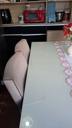 Mesa 1.60x90 cor bege com 5 cadeiras