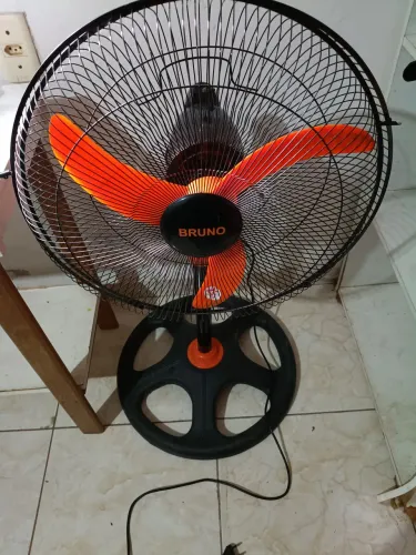 Ventilador em ótimo estado para venda.