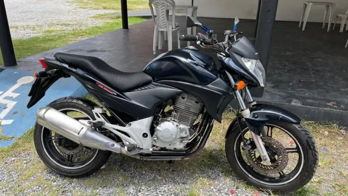 Vendo CB300 único dono