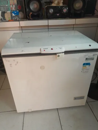 Uma freezer 309 litrosse