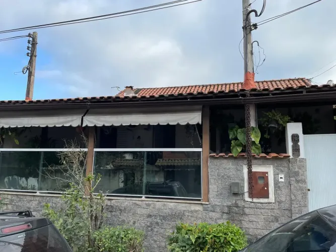 Imóvel para venda possui 109 metros quadrados com 3 quartos em Maria Paula - São Gonçalo -