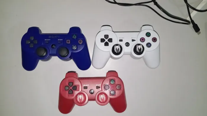 Kit com 3 controles Playstation 3.