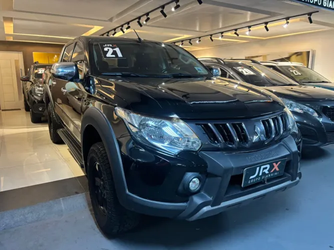 Mitsubishi L200 Tri. Outd. HPE 2.4 CD 4X4 Die. AUT 2021