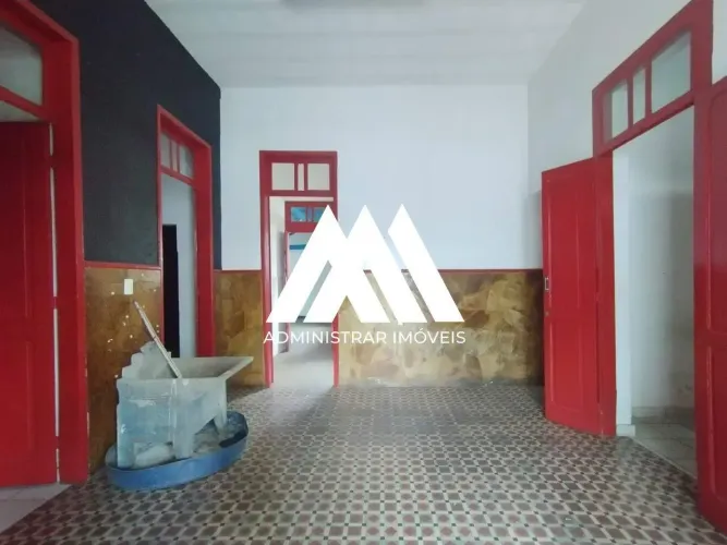 Alugo casa comercial em Itaúna com excelente localização!