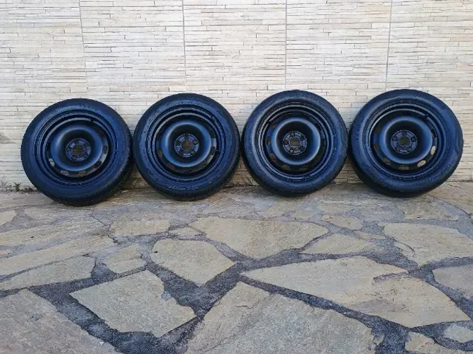 Jogo de rodas aro 15 5 furos com pneus