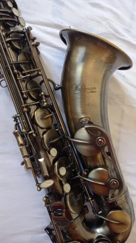 Saxofone tenor Waldman