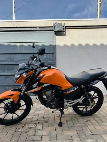 Vendo moto titan 160cc