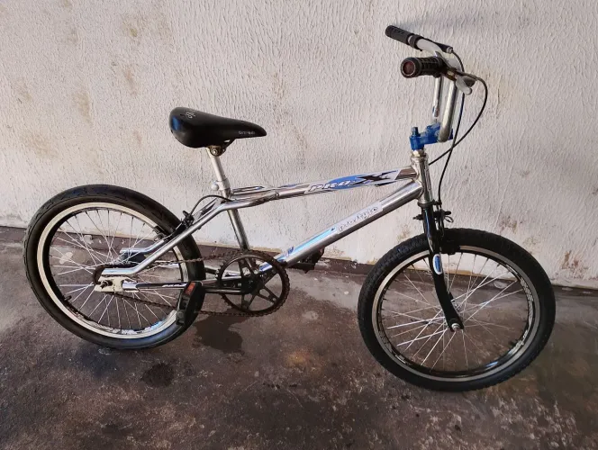 Bicicleta aro 20 menino só ? 270,00 PARCELO NO CARTÃO 4