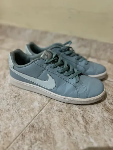 Tênis Nike verde 
