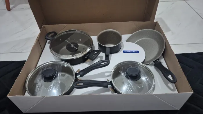 Conjunto de panelas TRAMONTINA com 5 peças