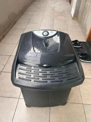 Tanquinho elétrico de lavar roupas. 