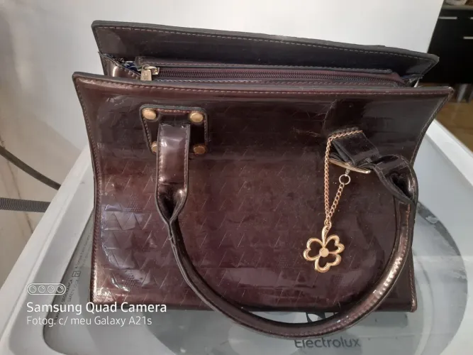 VENDE-SE BOLSA INVERNIZADA, LINDA EM ESTADO DE NOVA
