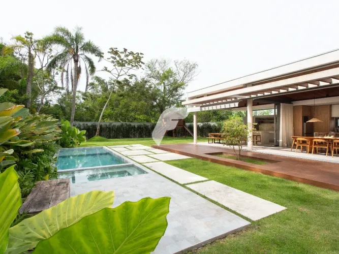 Casa 4 Quartos com 4 Suítes e 314m² - Cachoeira do Bom Jesus