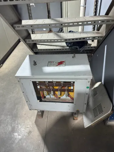 transformador seco trifásico de 80 kVA (380 V / 220 V)