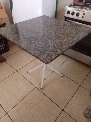 Vendo essa mesa de mármore, apenas a mesa