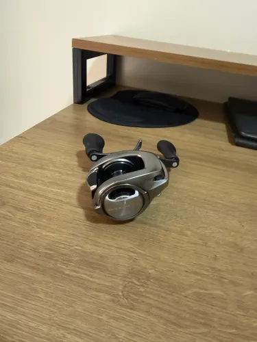 Carretilha Shimano BANTAM XG esquerda
