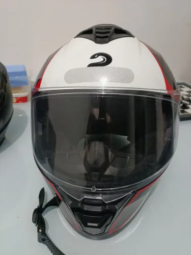 Capacete Race Tech em excelente estado