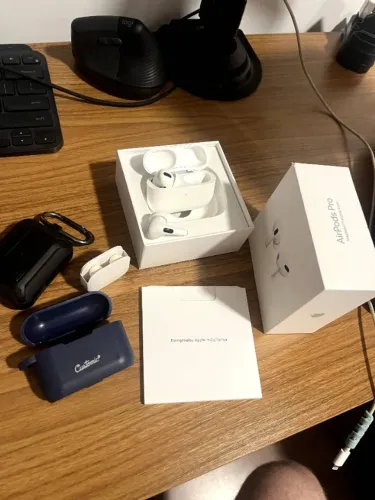 Fone Apple AirPods Pro com Estojo e Capinhas