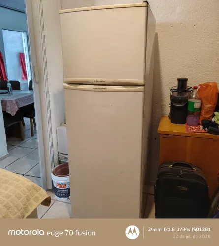 Vendo Geladeira Eletrolux 